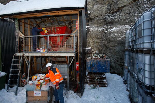 Compaction of Paint Cans | Veglo Environment