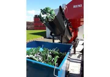 Screw Compactor Dewatering and Compacting Big 20 L. Draught Beer Plastic Containers