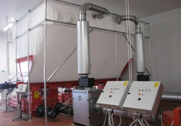 SK370 Screw compactors under Silo for Compacting EPS Fish Boxes