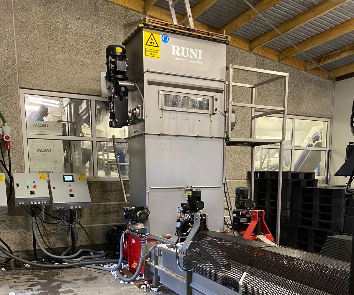 Compaction of EPS Fish Boxes | O. H. Fiskeeksport