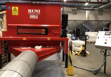 Automatic Solution for EPS with Screw Compactor, Conveyor Belt, and Crane for Block Handling