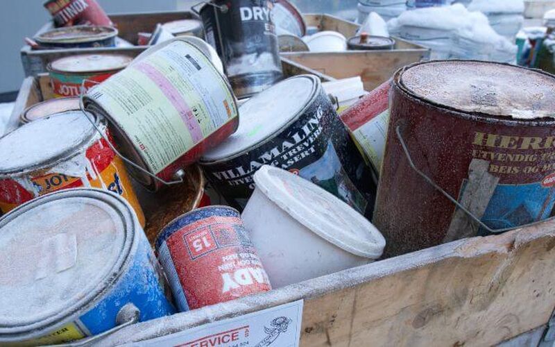 Separation of paint buckets