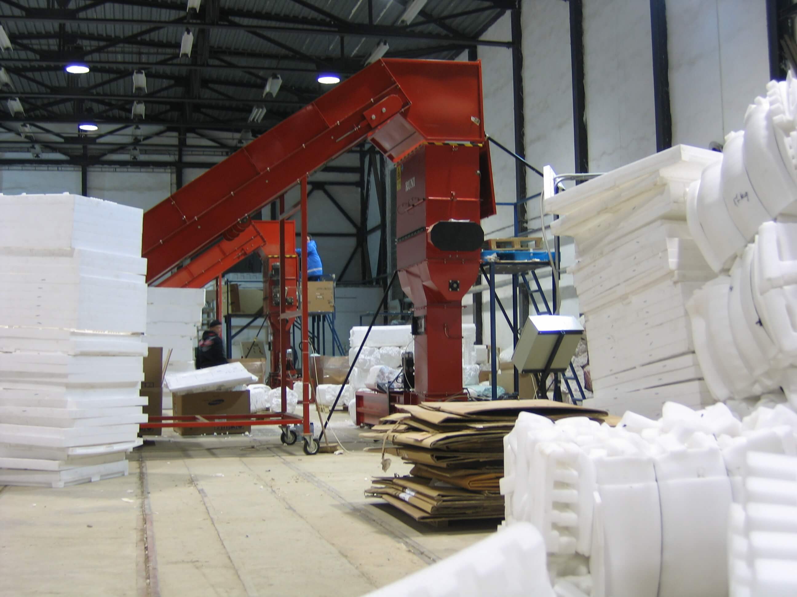 Compaction of EPP, foam compactor, foam compacting, heavy duty compactor, compacting, EPE, foam board recycling, compaction, screw compactor, compactors, compression machine
